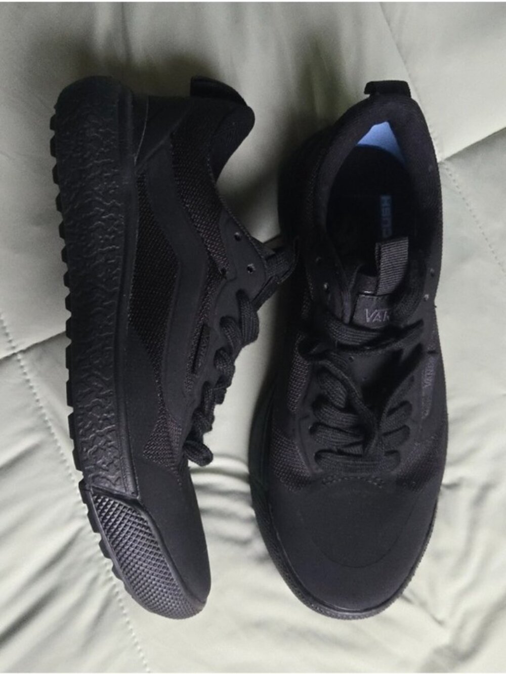 Vans Ultrarange Exo Women Size 5 Blackout Triple Black Ultracush 0826